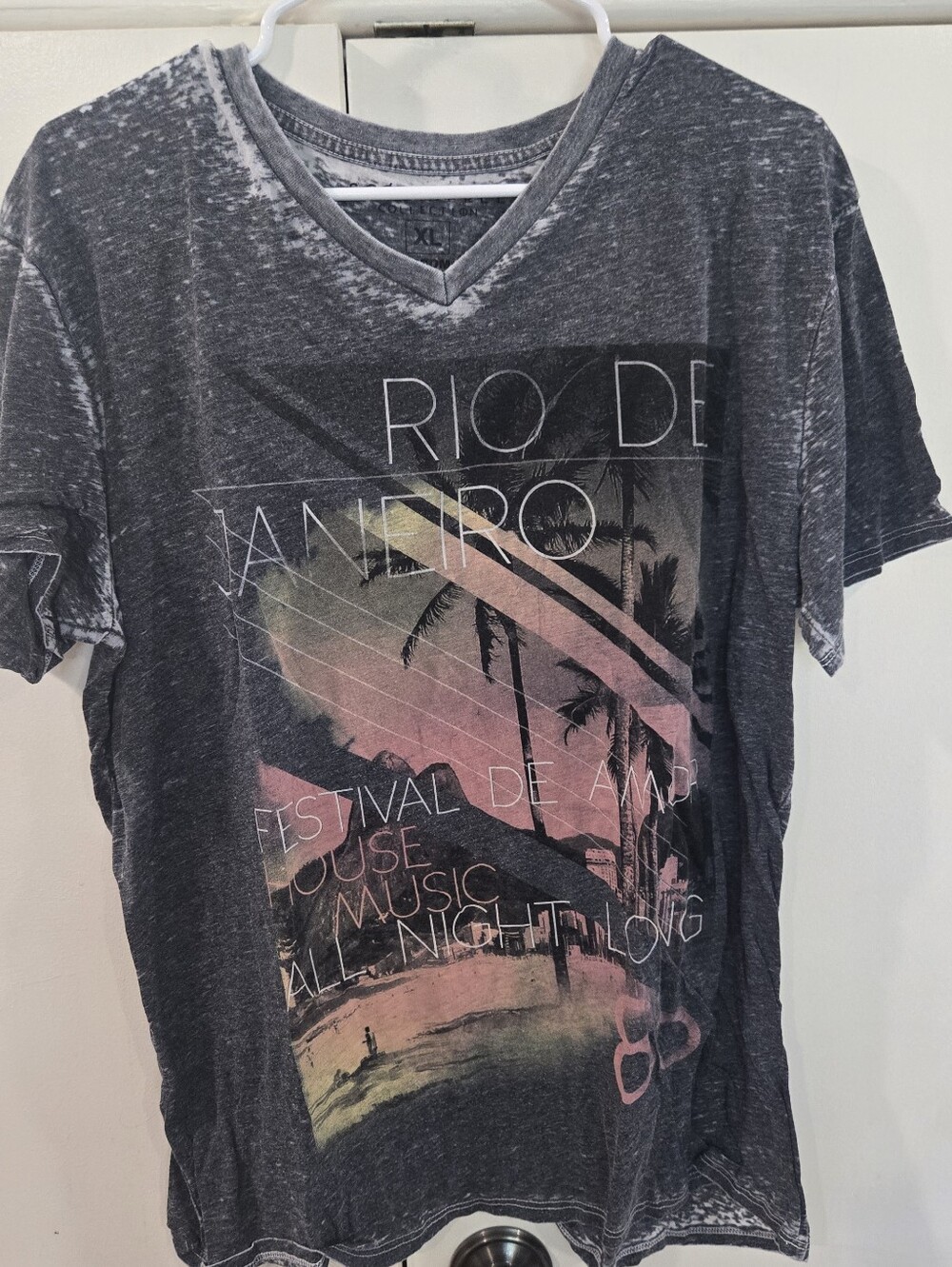 *NWOT* Rio de Janeiro Graphic V-Neck Tee - Gray with Sunset Print